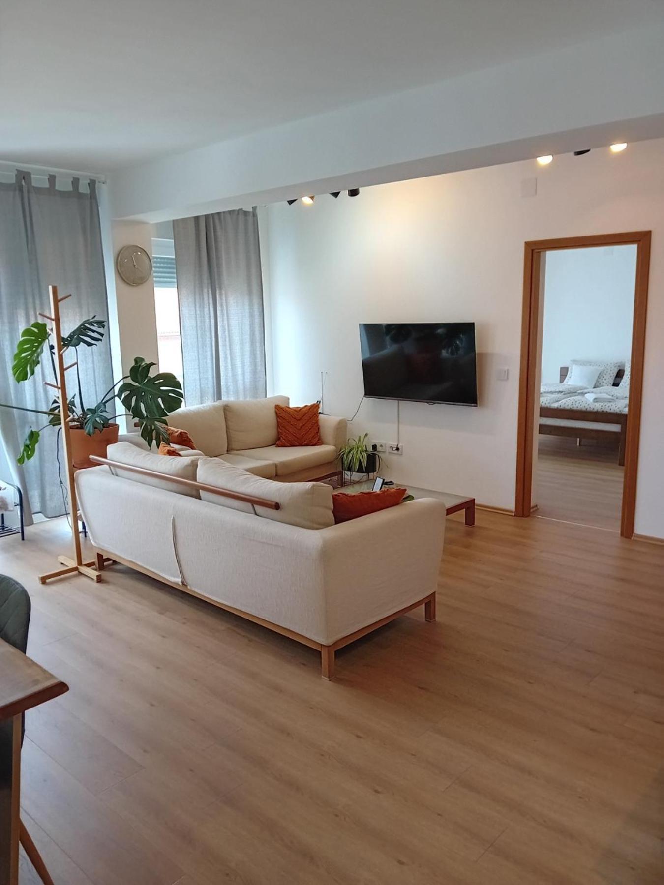 Apartman Zagreb , With Balcony And Free Parking Exterior photo